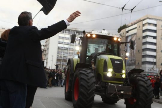 Τα τρακτέρ έφτασαν στην Αθήνα - Έτοιμα να «οργώσουν» το Σύνταγμα